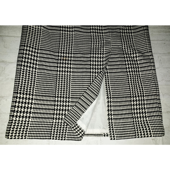 Evan Picone Houndstooth Slit Front Belted Skirt - Blk/Ivory - Picture 3 of 16